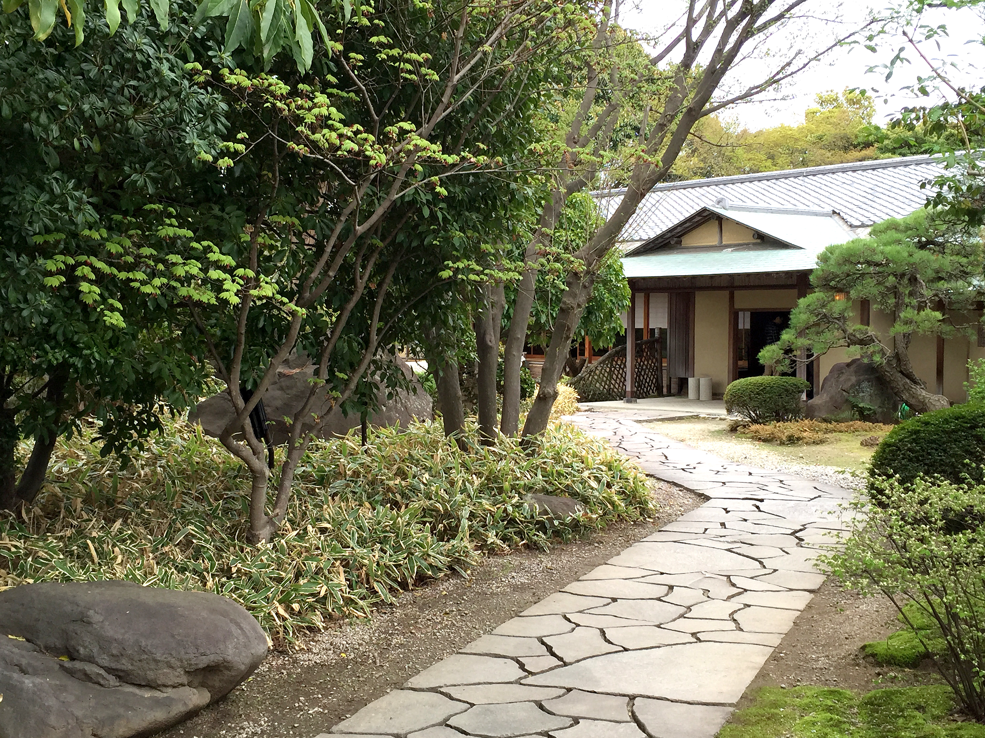 緑ヶ丘公園の鴻臚館（こうろかん）の入り口の写真